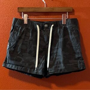 Vuori 3” Women’s Black Camo‎ Lightweight Drawstring Shorts
